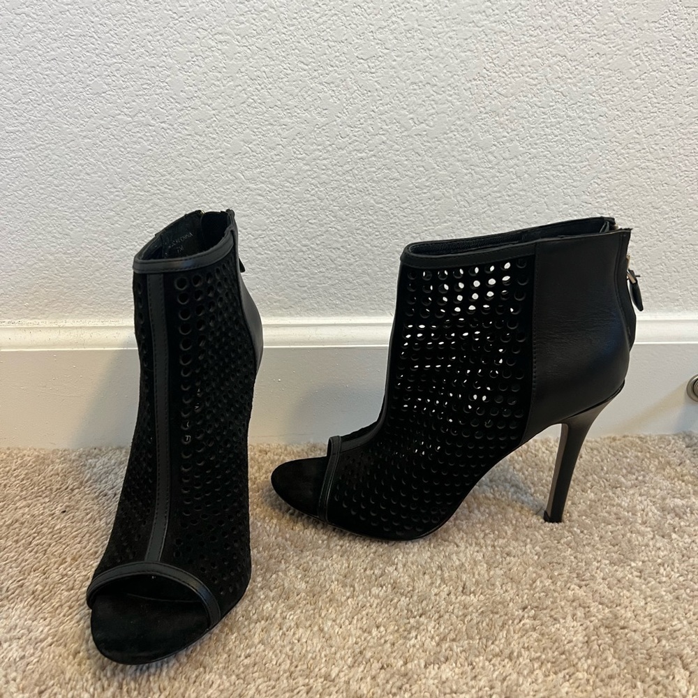 REBECCA Minkoff Women’s Black Leather‎ Bootie Heels Size 7
